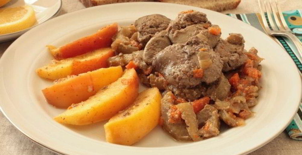 Рецепт говяжью печень с яблоками и луком по-берлински
