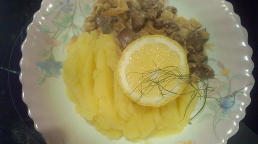 Как приготовить куриную печень с яблоками под сметаной