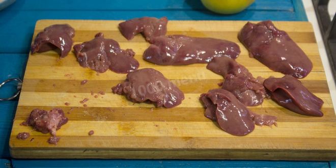 Рецепт куриной печени с яблоками