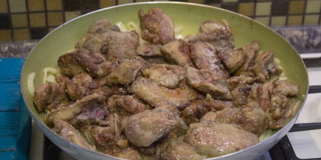 Рецепт куриной печени с яблоками