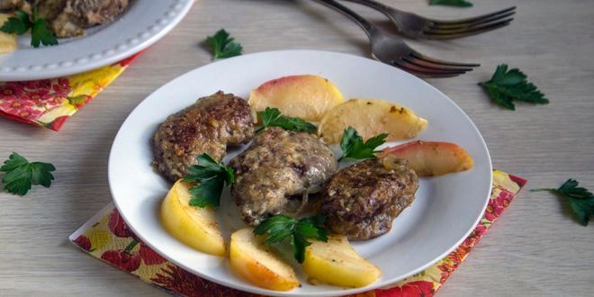 Рецепт куриной печени с яблоками