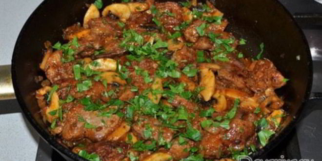Рецепт куриной печенки с грибами и белым вином