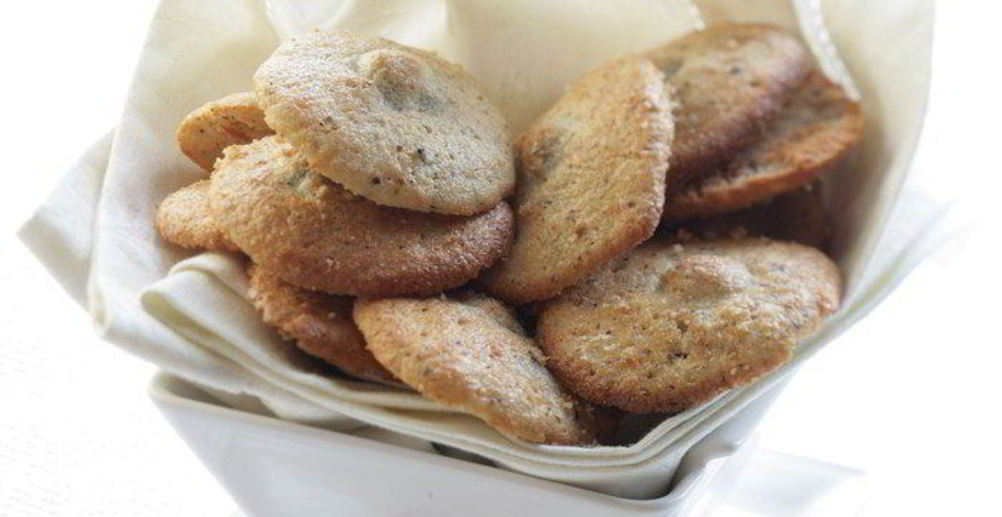 Рецепт салат из эскариоля, латука, зерен граната и фундука с цитрусовым винегретом