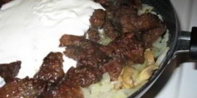 Рецепт печени говяжья, тушенная в сметане