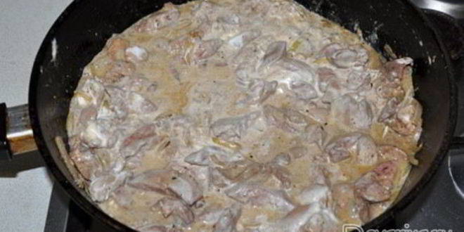 Рецепт печени куриной в сметане