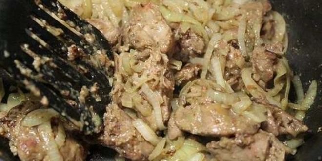 Рецепт печени куриной жареной с луком