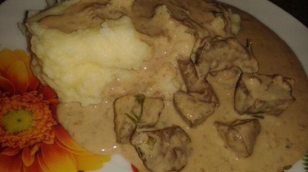 Как приготовить печенку в сырном соусе