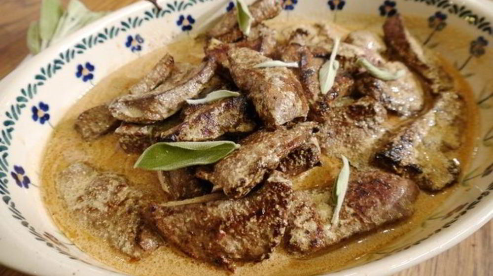 Как приготовить телячью печень в винном соусе с шалфеем