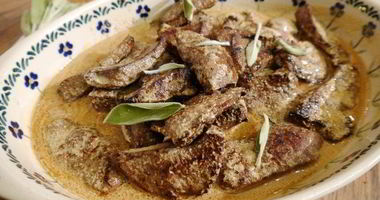 Рецепт Телячьей печени в винном соусе с шалфеем