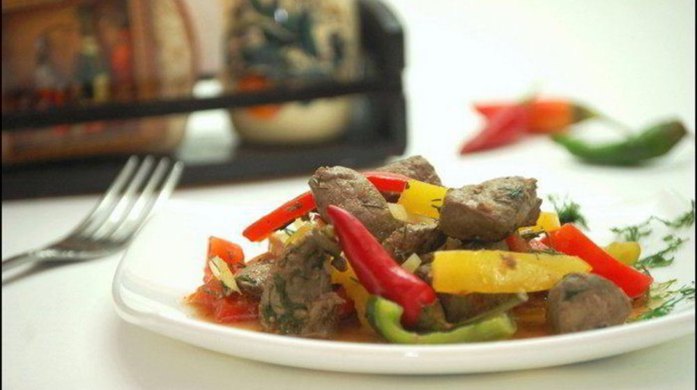 Как приготовить тушеную печень с овощами