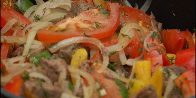 Рецепт тушеной печени с овощами