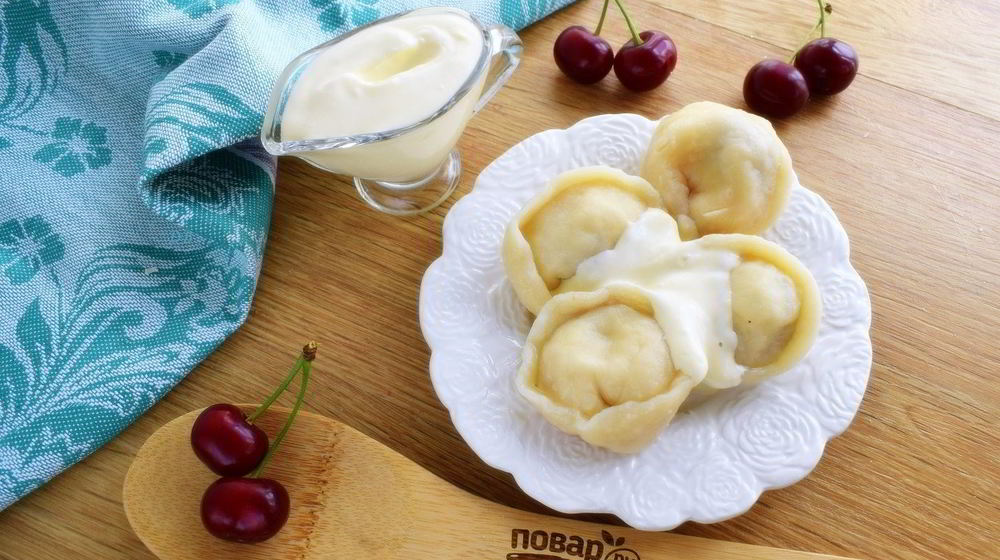Как приготовить пельмени с вишней и творогом