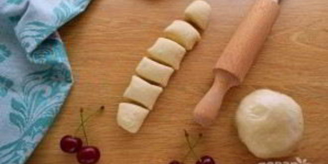 Рецепт пельменей с вишней и творогом