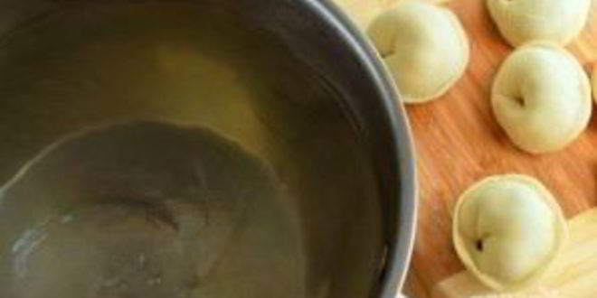 Рецепт пельменей с вишней и творогом