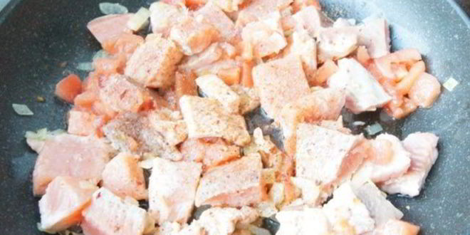 Рецепт быстрого плова с рыбой и зеленым горошком