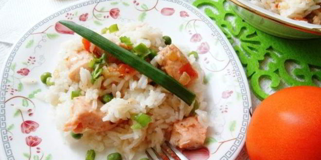 Рецепт быстрого плова с рыбой и зеленым горошком