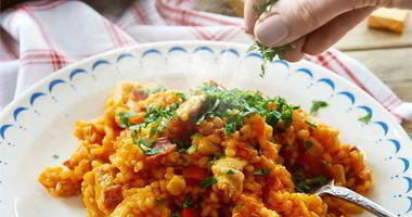 Рецепт Паэльи с курицей и салями