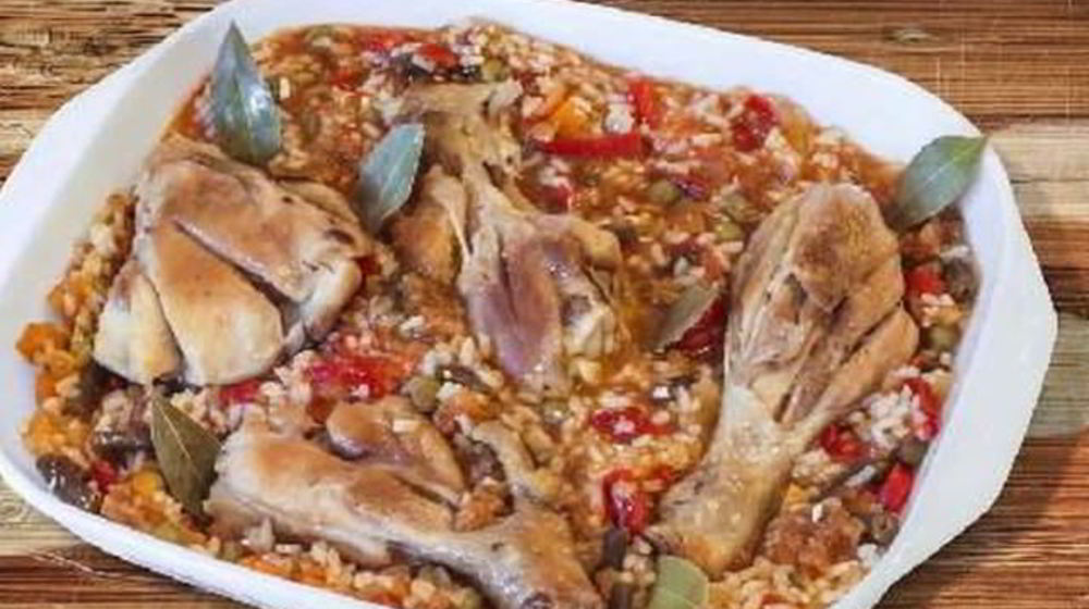 Как приготовить пикантный плов с курицей и баклажанами