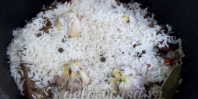 Рецепт плова по-домашнему со свиными ребрами