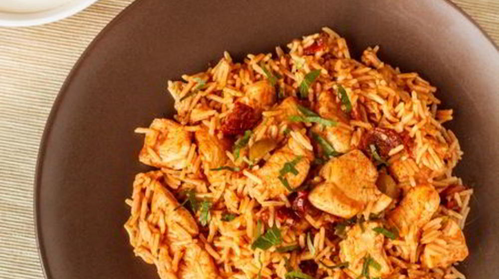 Как приготовить пряный пилав с курицей и вялеными томатами