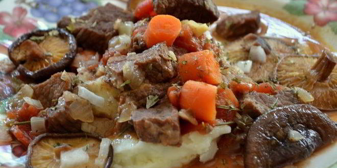 Рецепт говяжьего рагу с грибами и розмарином