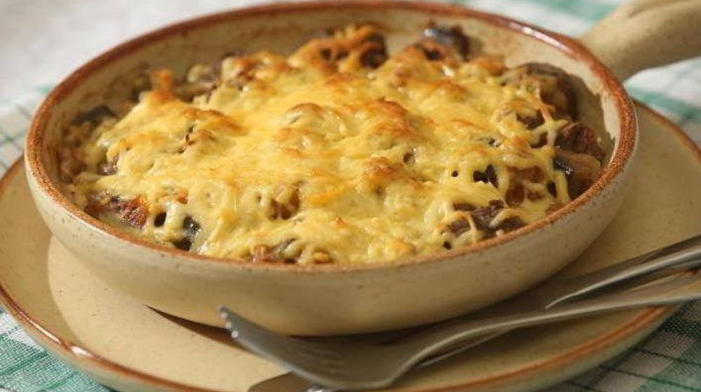 Как приготовить рагу из баклажанов с говядиной под сырной корочкой