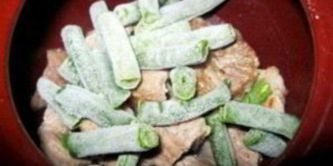 Рецепт рагу с мясом и стручковой фасолью в горшочке