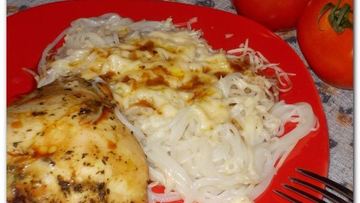 Рецепт Рисовой лапши с курицей в медово-чесночном соусе