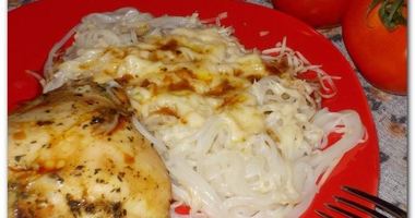 Рецепт Рисовой лапши с курицей в медово-чесночном соусе