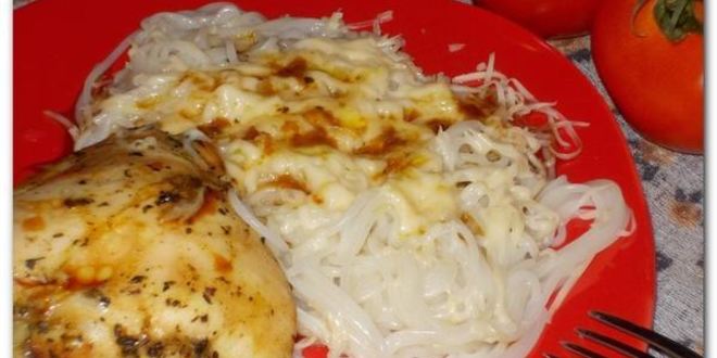 Рецепт рисовой лапши с курицей в медово-чесночном соусе