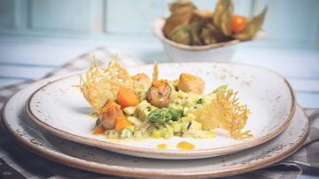 Рецепт Морского гребешка с овощным ризотто и пармезаном