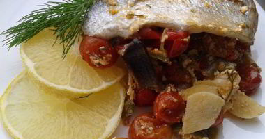 Рецепт Дорады на овощной подушке из черри, сладкого перца и творога