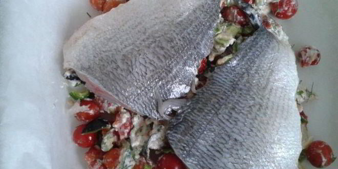 Рецепт дорады на овощной подушке из черри, сладкого перца и творога