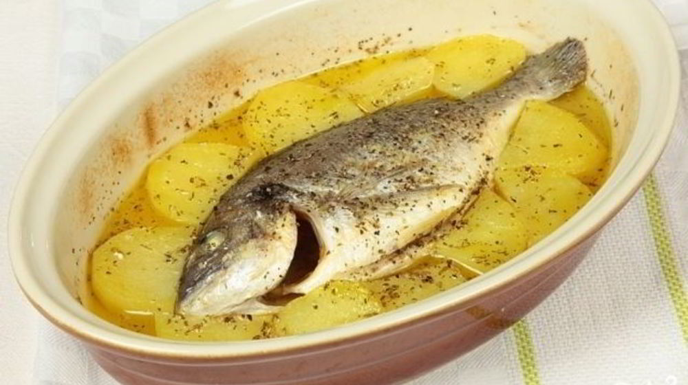 Как приготовить дораду с картофелем