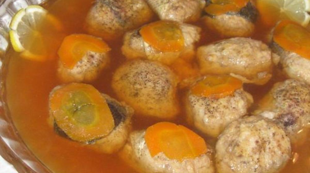 Как приготовить гефилте-фиша — рыбу фаршированную по-еврейски