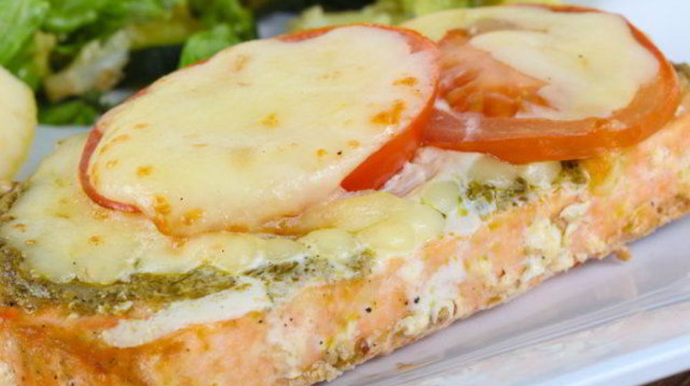 Как приготовить горбушу с томатами и сыром