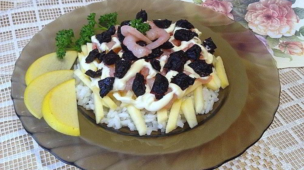 Как приготовить креветок с рисом, яблоком и черносливом