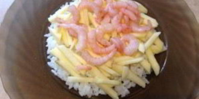Рецепт креветок с рисом, яблоком и черносливом