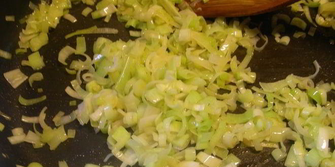 Рецепт морских гребешков, запеченных под соусом бешамель и румяной корочкой