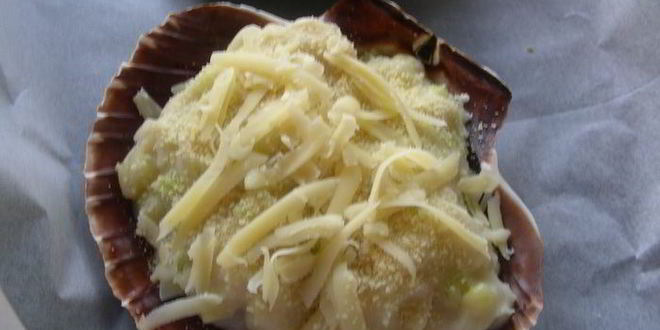 Рецепт морских гребешков, запеченных под соусом бешамель и румяной корочкой