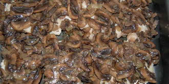 Рецепт окуня в сливочном соусе с шампиньонами