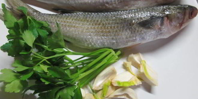 Рецепт рыбы запеченной в виноградных листьях