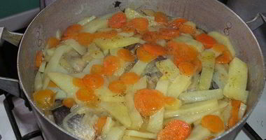 Рецепт Сельди свежей, тушенной с овощами