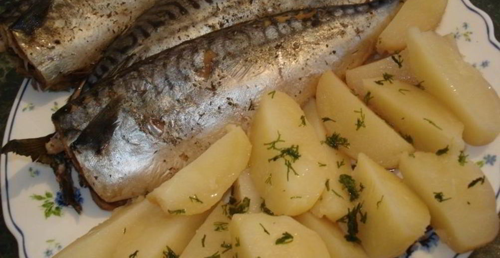 Рецепт скумбрию, запеченную в пакете
