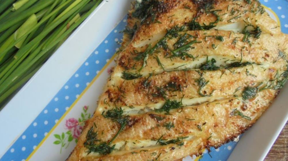 Как приготовить запеченную камбалу