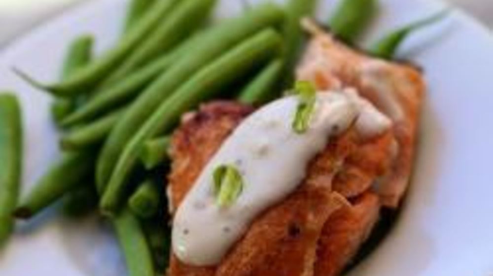 Как приготовить жаренного лосося со сметанным соусом