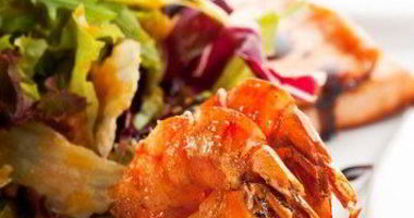 Рецепт Жареных креветок в ароматном чесночном соусе