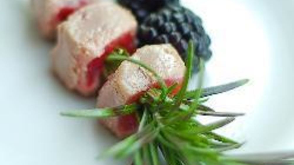 Как приготовить шашлычки из тунца с розмарином