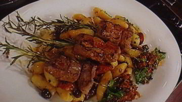 Рецепт Шашлычков из ягненка с картофельными пальчиками и икрой из баклажанов