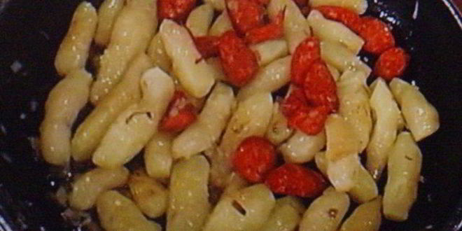 Рецепт шашлычков из ягненка с картофельными пальчиками и икрой из баклажанов